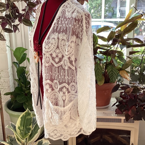 Elegant White Lace Cardigan CLOSETCLOSES NOC 28-? - Picture 11 of 11